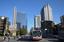 Ulica Yonge pri središču North York.