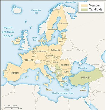 Euroopan unionin jäsenvaltiot on korostettu vaaleanoranssilla ja ehdokasvaltiot vihreällä.  