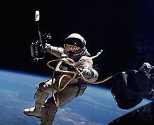 Ед Уайт на "Джемини 4": първото излизане на САЩ в космоса, 1965 г.