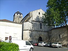 Saint-Pallais church on the right bank.