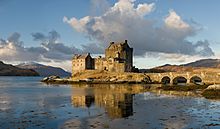 Castelul Eilean Donan din nord-vestul îndepărtat.