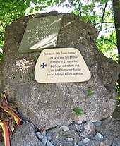 Memorialul de la locul sinuciderii lui Erwin Rommel în afara localității Herrlingen, Baden-Württemberg, Germania (la vest de Ulm).