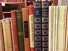 De boeken in het midden en links zijn hardback boeken