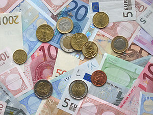 Moedas e cédulas de euro.
