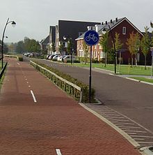 Ce Fietspad ou piste cyclable est aux Pays-Bas, reliant en toute sécurité les logements.