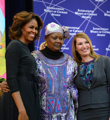 First Lady Michelle Obama ja apulaisministeri Higginbottom sekä Fatimata Touré