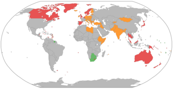 Státy s parlamentním systémem jsou označeny červeně (konstituční monarchie s parlamentem) a oranžově (parlamentní republiky s nekrálovskou hlavou státu). Státy označené zeleně mají hlavu státu a předsedu vlády v jedné funkci, obsazované volbou parlamentu a volené odděleně.