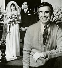 Rogers under optagelsen af et afsnit af Mister Rogers' Neighborhood, 1981  
