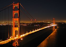 Podul Golden Gate este un pod suspendat care traversează strâmtoarea Golden Gate, deschiderea dinspre Oceanul Pacific către Golful San Francisco. Acesta face legătura între San Francisco și comitatul Marin.  