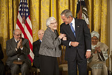 Den 5. november 2007 modtog Harper Lee i East Room præsident George W. Bush præsidentens Frihedsmedalje. Hun modtog denne anerkendelse på grund af sin karrieremæssigt bedste bog "To Kill a Mockingbird", som har påvirket mange mennesker i landet til det gode.