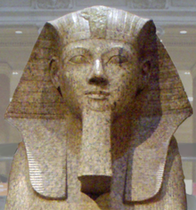 Gran esfinge de granito con la imagen de la faraona Hatshepsut, mostrada con la tradicional barba postiza, símbolo de su poder faraónico-Metropolitan Museum of Art