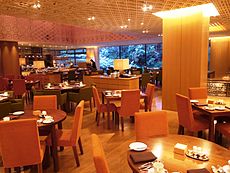 Typowa restauracja hotelowa
