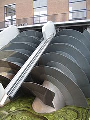En moderne arkimedisk skrue i en pumpestation i Kinderdijk, Holland.  