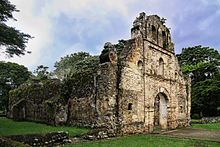 Ujarrás historiske sted i Orosí-dalen i Cartago-provinsen. Kolonikirken blev bygget mellem 1686 og 1693.
