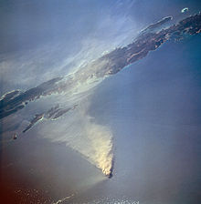 Udbruddet af vulkanen Barren Island i 1995. Andamanerøerne (øverst) er ca. 90 km væk.