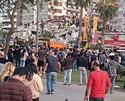 El 30 de octubre, un terremoto de 7,0 grados provoca daños masivos en la isla griega de Samos y en la ciudad turca de İzmir, matando a 100 personas e hiriendo a más de 1.000
