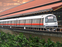 Un treno C751B alla stazione MRT di Eunos.