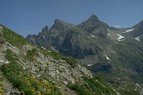 El Krottenspitze (l) y el Öfnerspitze (r) desde el flanco este del Kratzer  
