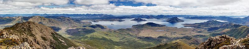 Pedder-søen fra Mount Eliza, Southwest National Park, Australien