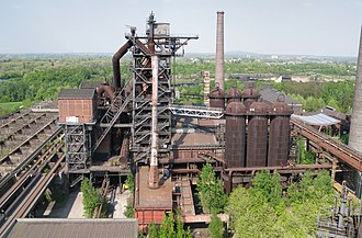 Blast furnace plant in the Duisburg-Nord Landscape ParkComponents from left to right: bunker, winch house, blast furnace gas pipes with dust bag behind the inclined elevator for charging, blast furnace, tapping hall, hot blast stove
