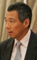 Fiul său mai mare, Lee Hsien Loong, este prim-ministru al Singapore din 2004.  