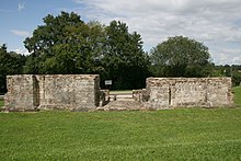 Rhaetian Limes: South view of the Limes gate at Dalkingen in 2009, to the left and right of the passage a so-called "opus reticulatum" masonry work