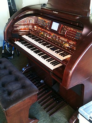 Орган Lowrey Royale SU500 / Palladium 630 (модел от висок клас)  