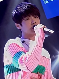 Luhan optræder med "Our Tomorrow" på Dream Star Partner i januar 2015.  