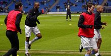 De Jong (all'estrema destra) con i compagni di squadra del Manchester City.
