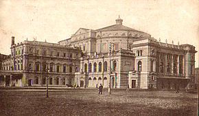 Pirmą kartą "Riešutininkas" buvo pastatytas 1892 m. Marijos teatre Sankt Peterburge, Rusijoje. Šioje nuotraukoje teatras užfiksuotas iki 1917 m.