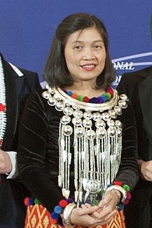 May Sabe Phyu (Barma) přebírá ocenění International Women of Courage Award 2015.  