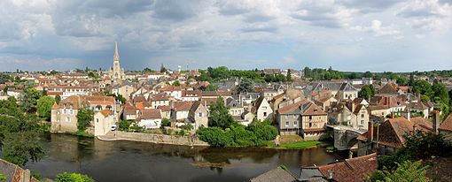 Vue de Montmorillon depuis la rive gauche de la Gartempe