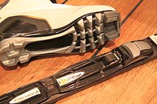 The NNN binding has no middle bar, but two side bars.