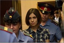 Pussy Riots Nadezhda Tolokonnikova fik to års fængsel, ligesom en anden kvinde, Maria Alyokhina; de sad 21 måneder i forskellige fængsler.