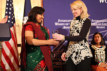 Nadia Sharmeen erhält im März 2015 den Internationalen Preis für mutige Frauen.