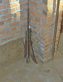 Macheten und Knüppel, mit denen Tutsis getötet wurden (jetzt in einem Museum)