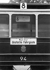 Nur für Deutsche ("Само за германци") във влак в окупираната от нацистите Полша