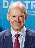 Канцлер Олаф Шолц  