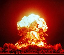 Test de explozie nucleară în Nevada în 1953.