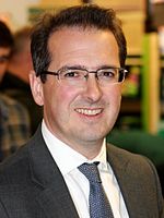 Owen Smith stillede op mod Corbyn i kampen om ledelsen af Labour-partiet. Smith tabte valget til Corbyn med 38 % af stemmerne mod Corbyns 62 %.  
