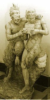 Veistos, jossa Pan opettaa Daphnisille pillien soittoa (noin 100 eaa.).  