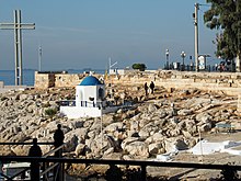 On the shore remains of the old wall