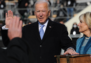 Biden jurando el cargo en su toma de posesión el 20 de enero de 2021  