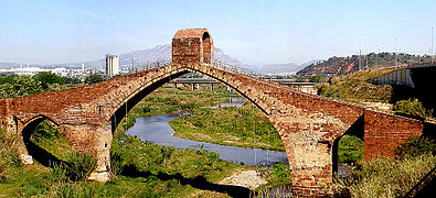 Pointed arch of the Puente del Diablo in Spain