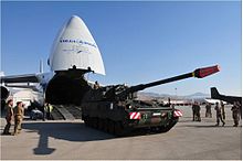 Vokietijos kariuomenės 155 mm savaeigis ginklas PzH 2000 Mazari Šarifo oro uoste