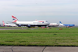 Fronta letadel ke startu na londýnském letišti Heathrow