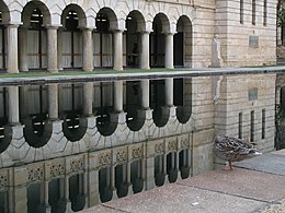 Refleksionsbassinet blev i vid udstrækning bygget af "frivillige" studerende.  