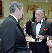 Plummer tapaa presidentti Ronald Reaganin Valkoisessa talossa, 1985.  