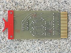 一个手工制作的电路板