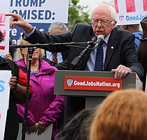 Sanders en un mitin de la Lucha por el salario mínimo de 15 dólares en Washington, D.C. en abril de 2017  